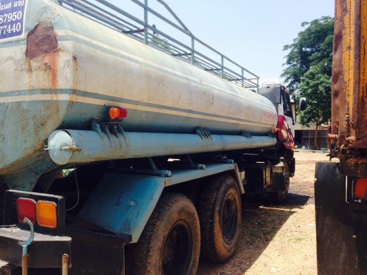 รถน้ำ nissan cw 30 เครื่อง 225 หัว UD