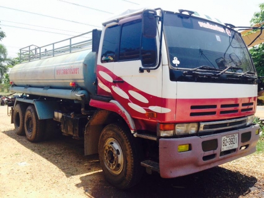 รถน้ำ nissan cw 30 เครื่อง 225 หัว UD