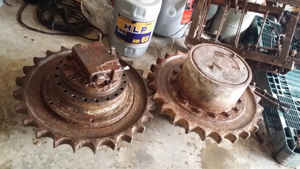 ขายอะใหล่ด่วน KOMATSU PC120-3 ราคาคุยกันได้ครับ