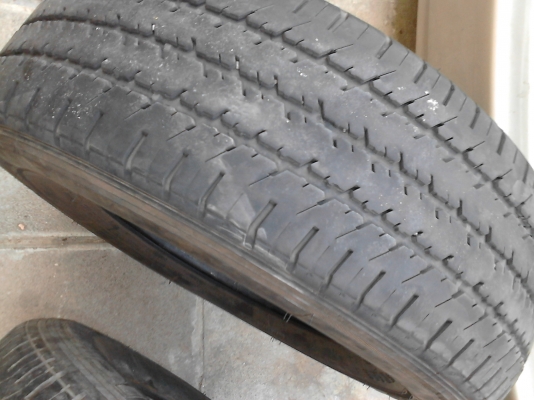 215R14 MICHELIN XCD ยางรถกระบะบรรทุก มี 2 เส้นครับติดต่อโทร.081-427-3941