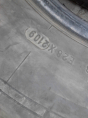 215R14 MICHELIN XCD ยางรถกระบะบรรทุก มี 2 เส้นครับติดต่อโทร.081-427-3941