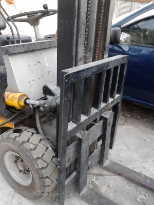 ขายรถโฟร์คลิฟท์ ใช้แก๊ส LPG  ใช้ยกของ  ติดต่อ.081-427-3941