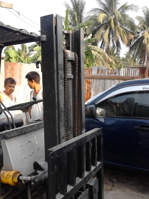 ขายรถโฟร์คลิฟท์ ใช้แก๊ส LPG  ใช้ยกของ  ติดต่อ.081-427-3941