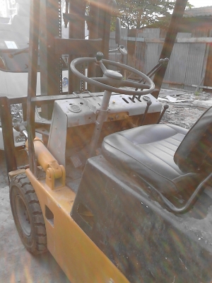 ขายรถโฟร์คลิฟท์ ใช้แก๊ส LPG  ใช้ยกของ  ติดต่อ.081-427-3941