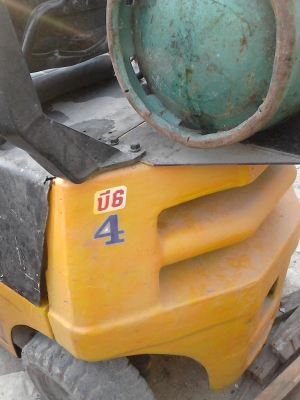 ขายรถโฟร์คลิฟท์ ใช้แก๊ส LPG  ใช้ยกของ  ติดต่อ.081-427-3941