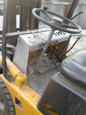 ขายรถโฟร์คลิฟท์ ใช้แก๊ส LPG  ใช้ยกของ  ติดต่อ.081-427-3941