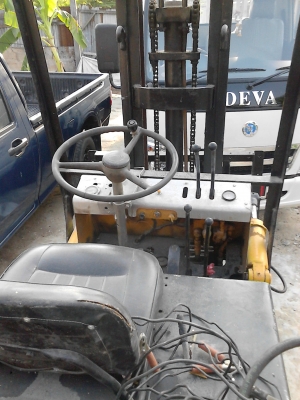 ขายรถโฟร์คลิฟท์ ใช้แก๊ส LPG  ใช้ยกของ  ติดต่อ.081-427-3941