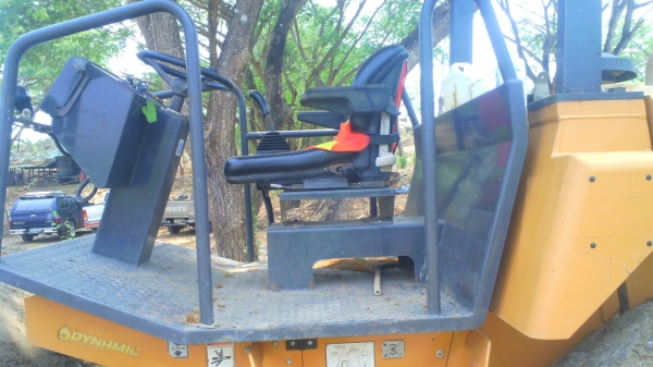 รถบด CASe SV211 เลขไมล์ 3,000 ชั่วโมง รถสวย ชอบราคาเท่าไร ต่อรองกันได้ครับ.