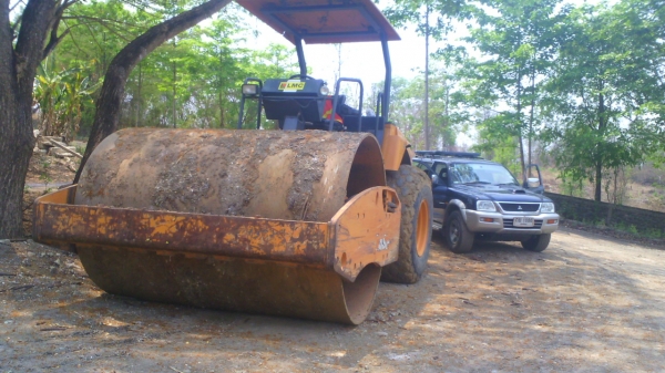 รถบด CASe SV211 เลขไมล์ 3,000 ชั่วโมง รถสวย ชอบราคาเท่าไร ต่อรองกันได้ครับ.