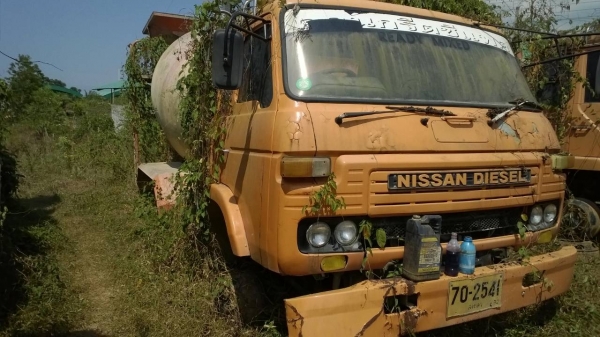 (มี4เหลืออีก2คัน) NISSAN UD CW51และCW41 10ล้อโม่ปูนรถดีแค่จอดไว้.. เครื่อง8สูบ รถจอดแต่สภาพยังดี...เช็คสภาพก็ใช้งานได้ เล่มพร้อม
