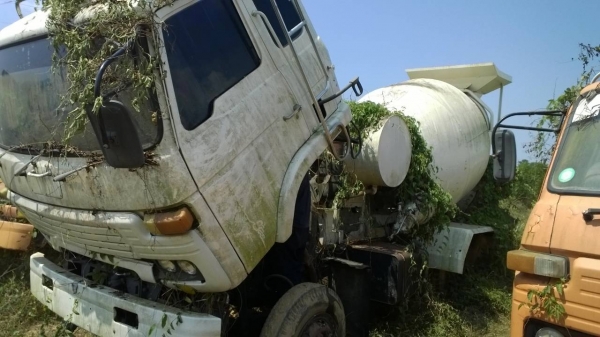 (มี4เหลืออีก2คัน) NISSAN UD CW51และCW41 10ล้อโม่ปูนรถดีแค่จอดไว้.. เครื่อง8สูบ รถจอดแต่สภาพยังดี...เช็คสภาพก็ใช้งานได้ เล่มพร้อม