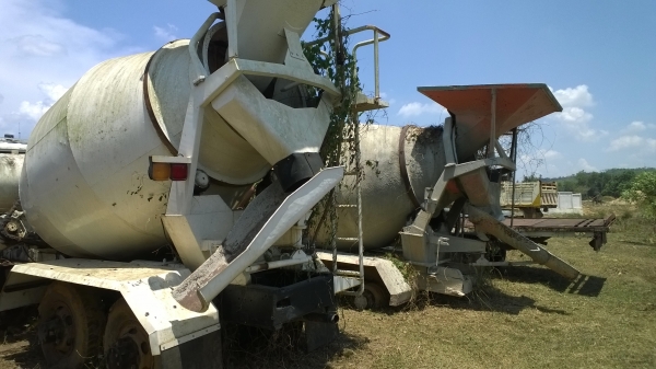 (มี4เหลืออีก2คัน) NISSAN UD CW51และCW41 10ล้อโม่ปูนรถดีแค่จอดไว้.. เครื่อง8สูบ รถจอดแต่สภาพยังดี...เช็คสภาพก็ใช้งานได้ เล่มพร้อม