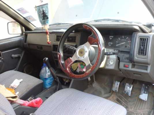 รถแวน นิสสัน BIG M เครื่อง BD25ฝาแดง พวงมาลัยเพาเวอร์ ทะเบียนไม่ขาด พร้อมใช้งานเหมาะใส่จักรยาน