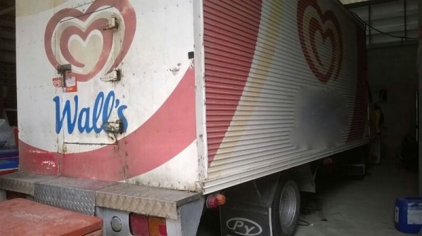 รถฮีโน่ 6 ล้อ ตู้เย็น KM779.  117 แรงม้า. สนใจติดต่อ 081 - 6079515