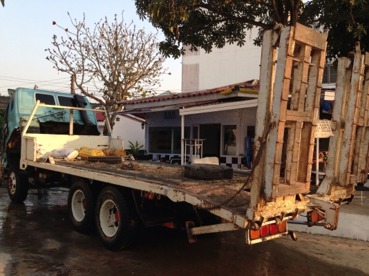 ISUZU ROCKY 165 HP 6BD1 รถหางปลาสิบล้อเพลาเดียว มีหางไฮดรอลิกส์ขึ้นรถเกี่ยวครบพร้อมใช้งาน เครื่องแน่นดีไม่มีเยิ้ม ภายในเก๋งคอนโทรลอยู่ครบไม่มีผุ แอร์เย็น พวงมาลัยเพาเวอร์ เบรคทริ๊ปฟี้ ช่วงล่างคัชซีสวย เอกสารทะเบียนครบพร้อมชุดโอนครบครับ