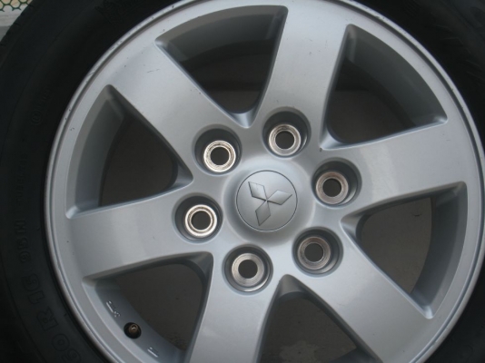 ขายล้อแม็กเดิม mitsubishi pajero 16"x7" 6/139 et38+ยางปี 10(081-3747940)
