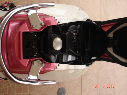 ขายHonda scoopy i ปี 2011 ลาย Vivid me สีชมพูขาว สภาพใหม่มาก รถ 6เดือน โทร.0819858268 ,0800130001