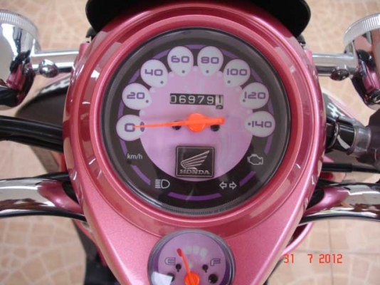 ขายHonda scoopy i ปี 2011 ลาย Vivid me สีชมพูขาว สภาพใหม่มาก รถ 6เดือน โทร.0819858268 ,0800130001