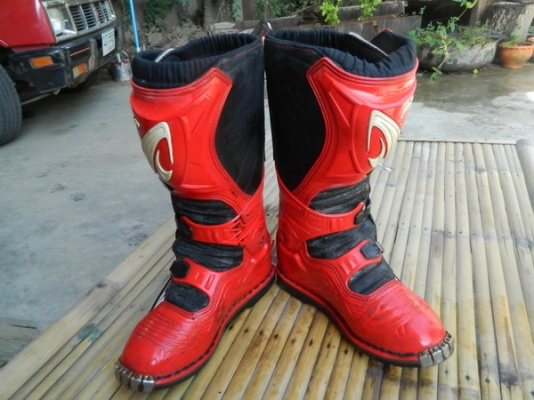 ขายรองเท้าthor เบอร์11 สีดำ 2500 รวมส่ง พกง+เพิ่ม 100