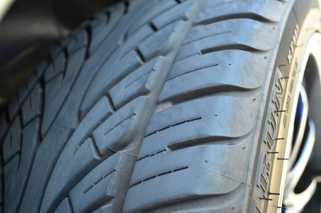 ขายแม็ก22 ce28 กว้าง9.5 สีแบ็คโคม ล้อล้นๆ พึ่งใส่มา2เดิอน พร้อมยาง 265/40 45000