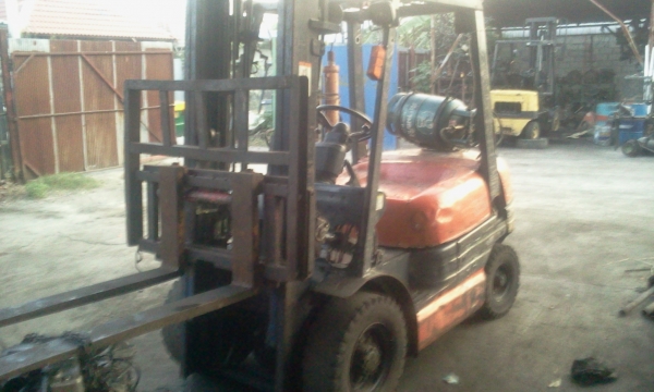 รถโฟล์คลิฟ 2.5 ตัน