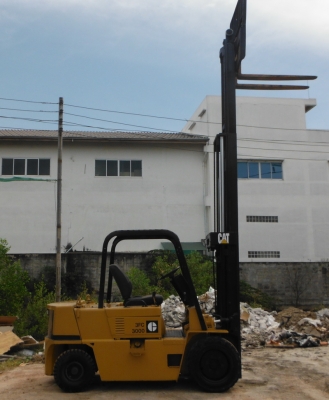 ขายโฟล์คลิฟท์ CAT3ตันเสา 4เมตรครับ