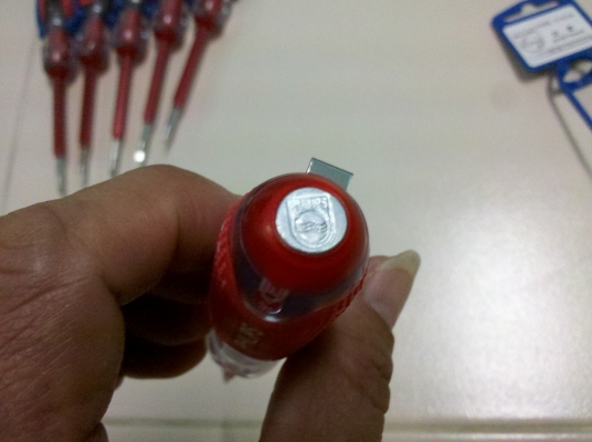 ค้อน STANLEY+หัวค้อน HARD+ไขควงเทสไฟ Philips+ฉากเป็น+วงเวียน