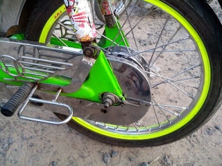 ขาย a100  ราคา 12500 เครื่องเวฟ มาก่อนเอาไป  มาก่อนได้ก่อน อยากขายออก ราคานี้ผมส่งให้ถึงบ้าน 12500 บาท