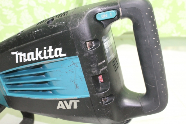 เครื่องสกัดคอนกรีต Makita รุ่น HM1214C (1,500w.)เครื่องสกัดคอนกรีต Makita รุ่น HM1214C (1,500w.)พร้อมใช้สภาพดีครับ