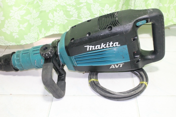 เครื่องสกัดคอนกรีต Makita รุ่น HM1214C (1,500w.)เครื่องสกัดคอนกรีต Makita รุ่น HM1214C (1,500w.)พร้อมใช้สภาพดีครับ