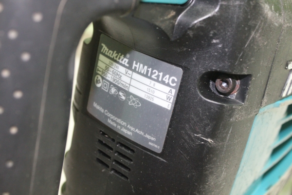 เครื่องสกัดคอนกรีต Makita รุ่น HM1214C (1,500w.)เครื่องสกัดคอนกรีต Makita รุ่น HM1214C (1,500w.)พร้อมใช้สภาพดีครับ