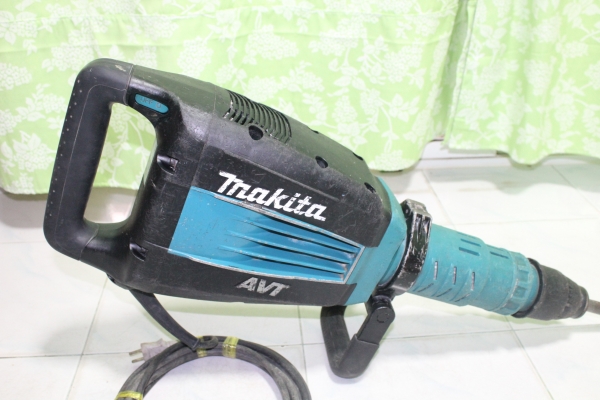 เครื่องสกัดคอนกรีต Makita รุ่น HM1214C (1,500w.)เครื่องสกัดคอนกรีต Makita รุ่น HM1214C (1,500w.)พร้อมใช้สภาพดีครับ
