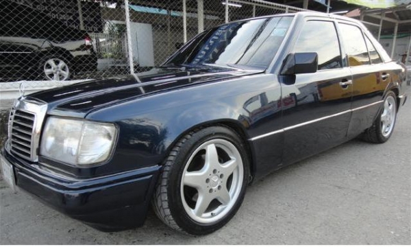 ขายถูก BENZ 300E 2J vvti ติดแก๊ส ประหยัด ใช้งานได้จริง