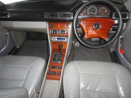 ขายถูก BENZ 300E 2J vvti ติดแก๊ส ประหยัด ใช้งานได้จริง