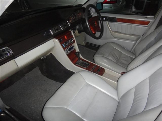 ขายถูก BENZ 300E 2J vvti ติดแก๊ส ประหยัด ใช้งานได้จริง