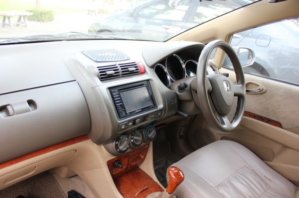 ++++ ขายhonda cityv-tec 2004 เกียร์ธรรมดา บอร์นเงิน++++