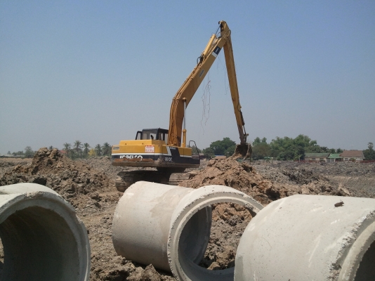 บริการงานรถแบคโฮทุกชนิดราคากันเอง ติดต่อ 080-780-0990