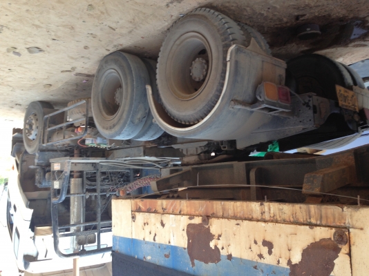 ISUZU DECA 275 HP 6RB1 รถสิบล้อหัวลาก หัวสามใบปัดสภาพสวย เครื่องแน่นแรงดีไม่มีเยิ้ม ภายในสวยครบพร้อม แอร์ พวงมาลัยเพาเวอร์ เบรคทริ๊ปฟี้ ระบบไฟฟ้าระบบไฮดรอลิกส์สภาพดีทั่วคันพร้อมต่อพ่วงพร้อมใช้งาน ช่วงล่างคัชซีสวยมาก ยางสภาพดีประมาณ 70\% พร้อมใช้งาน เอกสารท