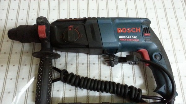 ขายเหมาสว่านไฟฟ้า3ตัวยี่ห้อ  BOSCHกับMAKITAพร้อมใช้งาน