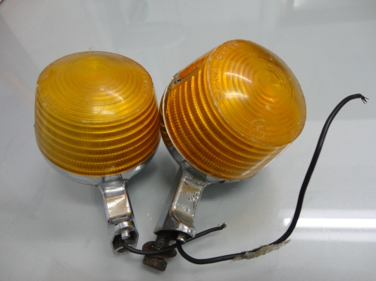 ขายไฟเลี้ยว k125 แท้และฝาปิดถังน้ำมัน k-125   สนใจติดต่อโทร.081-005-8785