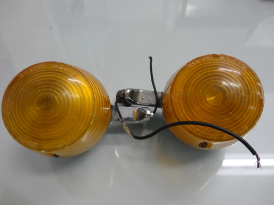 ขายไฟเลี้ยว k125 แท้และฝาปิดถังน้ำมัน k-125   สนใจติดต่อโทร.081-005-8785