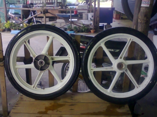 ด่วน!ขายล้อแม๊กซ์โซนิคเดิมๆสภาพพร้อมใช้..พร้อมส่งครับ