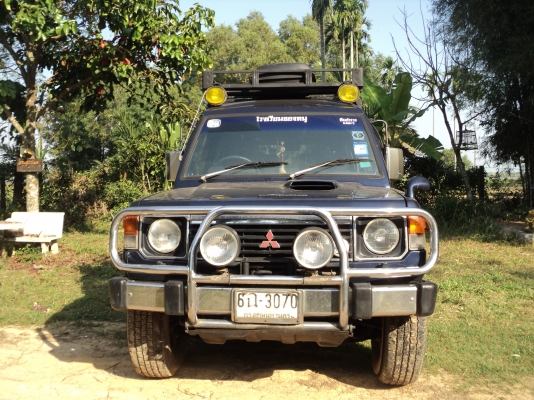 ขาย Pajero ปี 1989 สีเทา-น้ำเงิน เครื่องดีเซล หลังคาสูง วิ้นเพลา 3 เกียร์จากโรงงาน German spec.