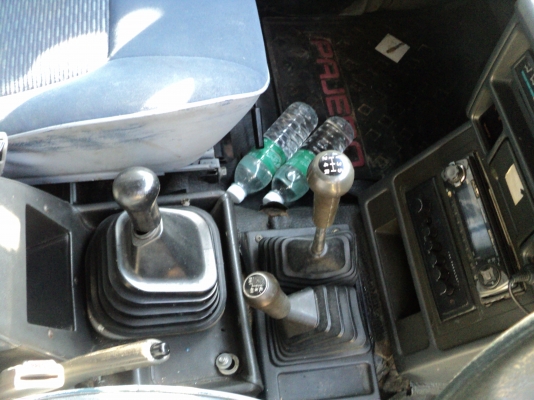 ขาย Pajero ปี 1989 สีเทา-น้ำเงิน เครื่องดีเซล หลังคาสูง วิ้นเพลา 3 เกียร์จากโรงงาน German spec.