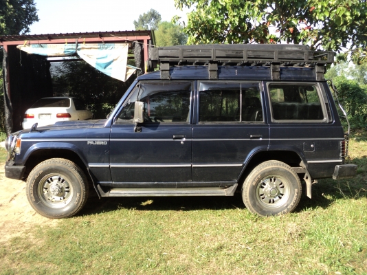 ขาย Pajero ปี 1989 สีเทา-น้ำเงิน เครื่องดีเซล หลังคาสูง วิ้นเพลา 3 เกียร์จากโรงงาน German spec.