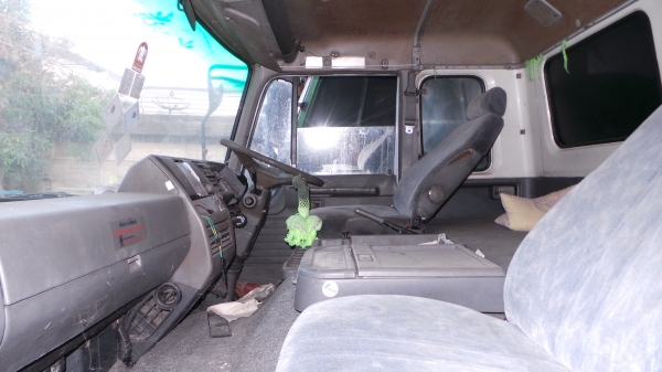 HINO  V10 รถสิบล้อหัวลาก  พร้อมหางพื้นเรียบ 18  ล้อ  เล่มทะเบียนพร้อมโอนค่ะ