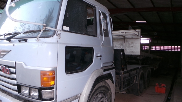 HINO  V10 รถสิบล้อหัวลาก  พร้อมหางพื้นเรียบ 18  ล้อ  เล่มทะเบียนพร้อมโอนค่ะ