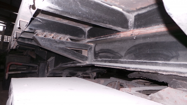 HINO  V10 รถสิบล้อหัวลาก  พร้อมหางพื้นเรียบ 18  ล้อ  เล่มทะเบียนพร้อมโอนค่ะ