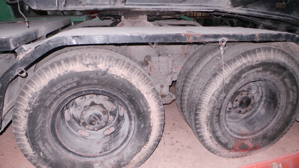 HINO  V10 รถสิบล้อหัวลาก  พร้อมหางพื้นเรียบ 18  ล้อ  เล่มทะเบียนพร้อมโอนค่ะ