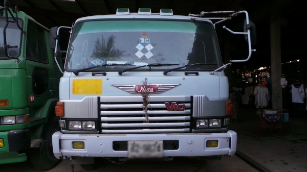 HINO  V10 รถสิบล้อหัวลาก  พร้อมหางพื้นเรียบ 18  ล้อ  เล่มทะเบียนพร้อมโอนค่ะ